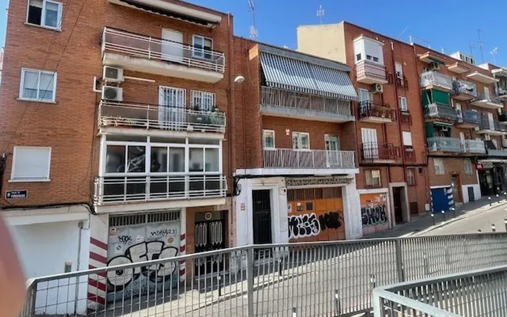 Edificio de uso mixto en Calle Fornillos, Zofío - Foto 1