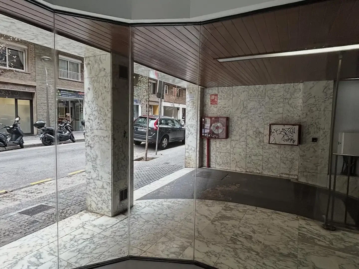 Local comercial en  Carrer De Descartes 11 - Foto 2
