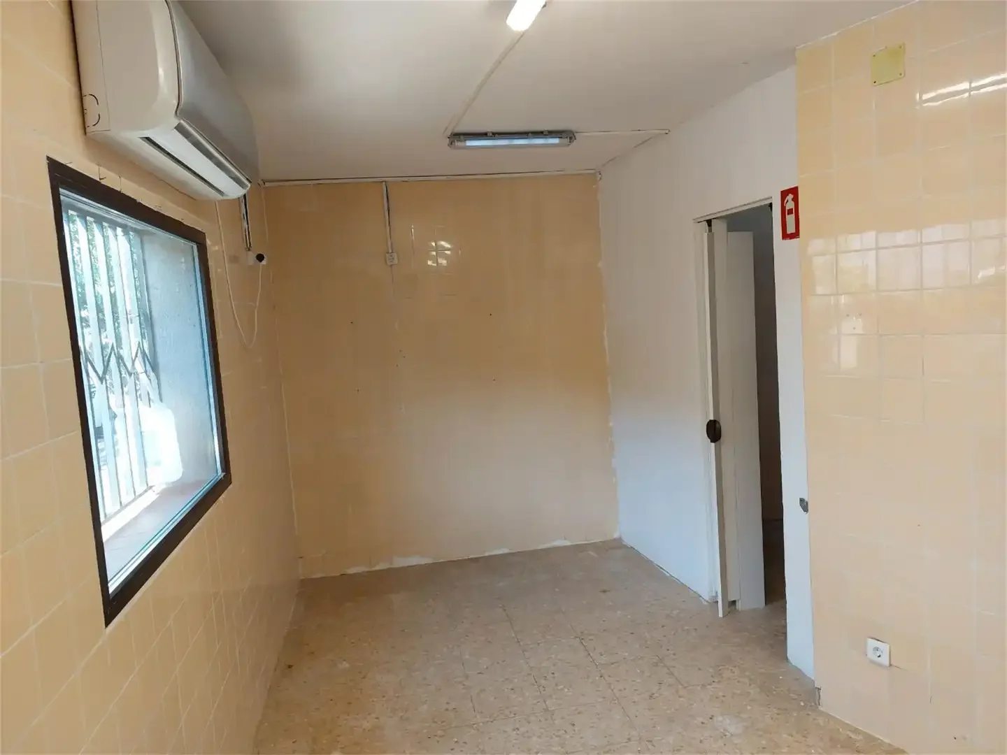 Local comercial en  Calle de Alfonso Rodríguez Castelao 26 - Foto 5
