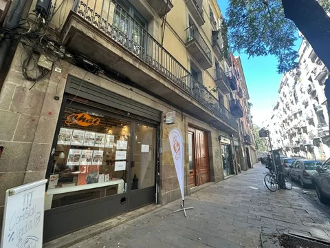 Local comercial en  Carrer del Portal Nou 31 - Foto 3