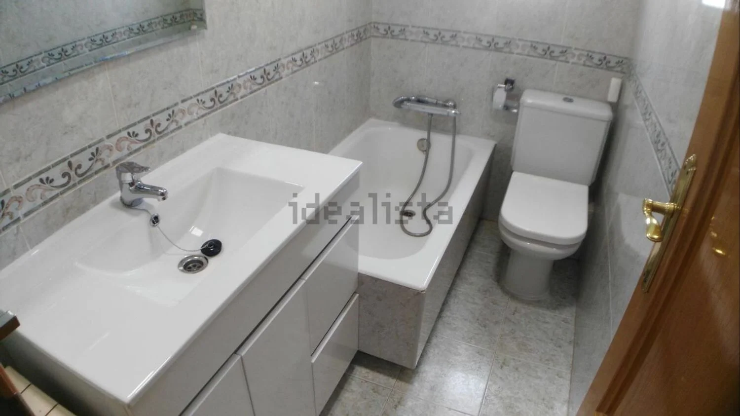 Piso en Barrio Tres Olivos - Valverde - Foto 35