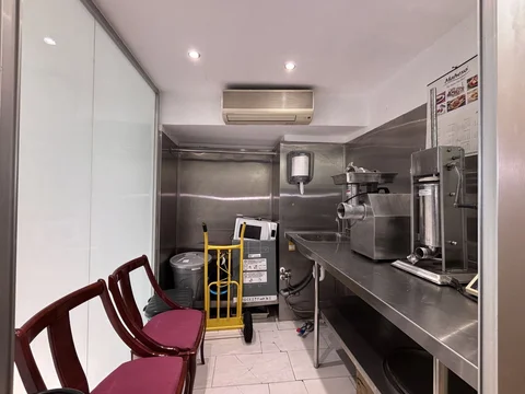 Carnicería, tienda de alimentación en traspaso en Gran Via de les Corts Catalanes - Foto 63