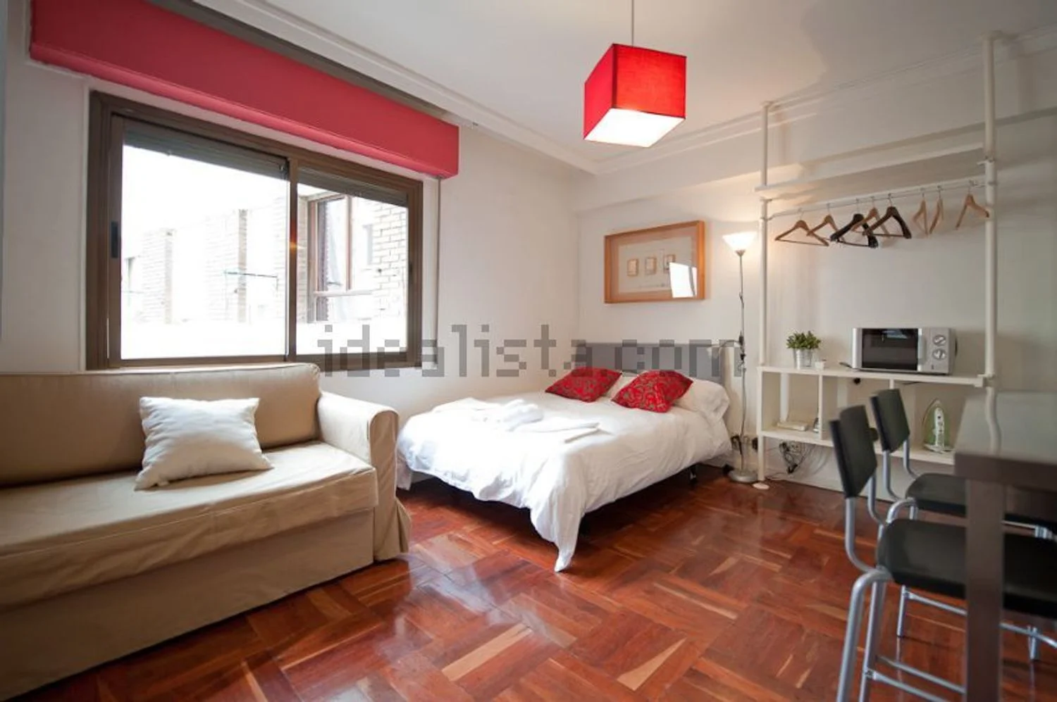 Estudio en plaza de los Mostenses, 11