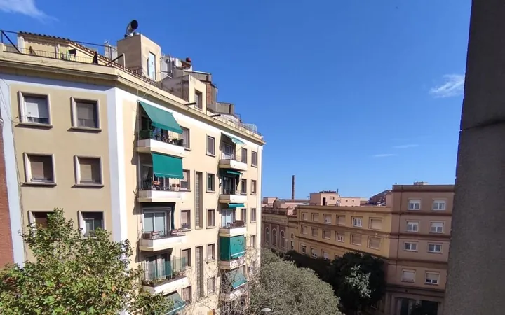Piso en Calle de la Indústria, El Camp de l'Arpa del Clot - Foto 1