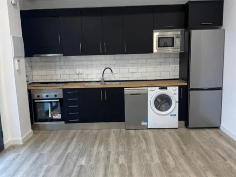 Piso en  Calle de Eugenia de Montijo 80 - Foto 4