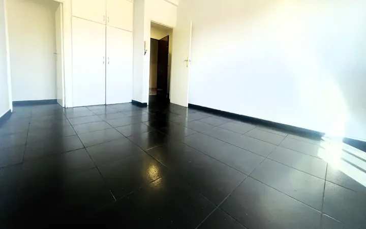 Piso en  Calle de Campomanes 6 - Foto 2