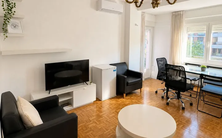Piso en Calle del Marqués de Viana, 24, Valdeacederas - Foto 1