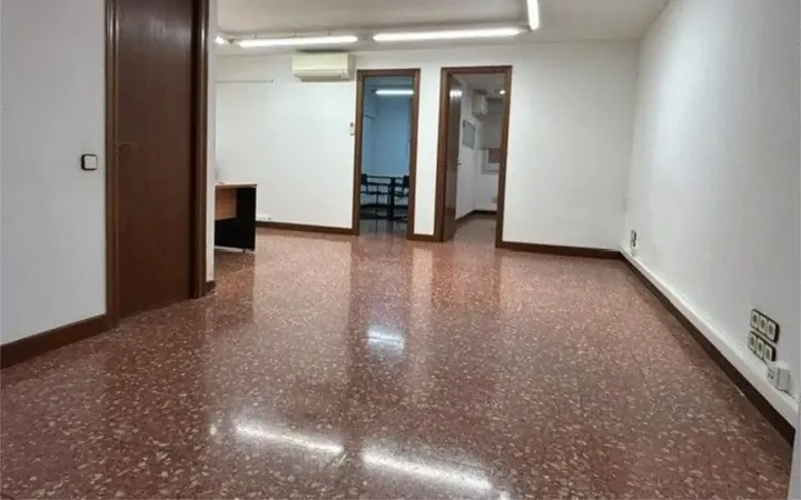 Local comercial en  Passeig de Sant Joan 109 - Foto 1
