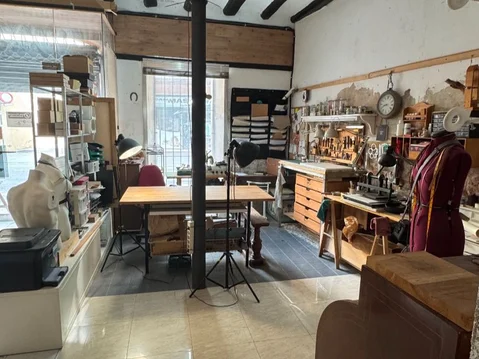 Local comercial en  Carrer de la Constitució 81 - Foto 1