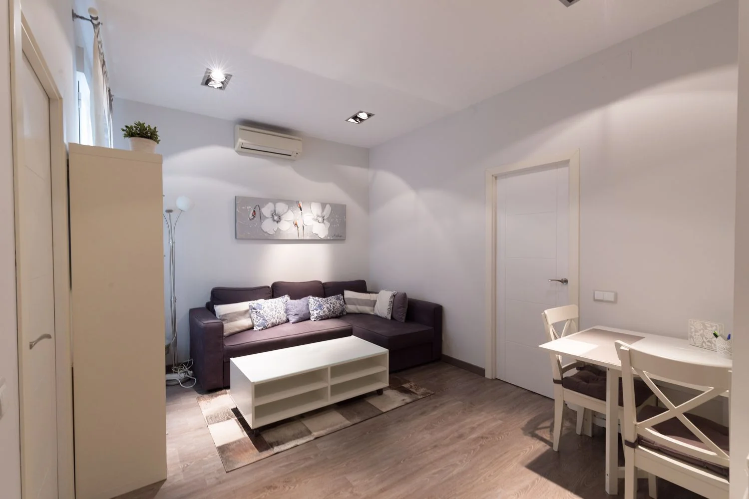 Piso en calle de Menorca, 21 - Foto 2