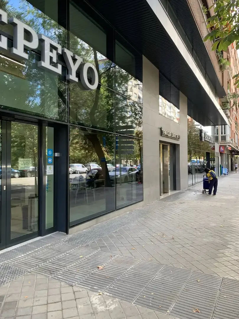 Piso en  Calle de Enrique Larreta 10 - Foto 3