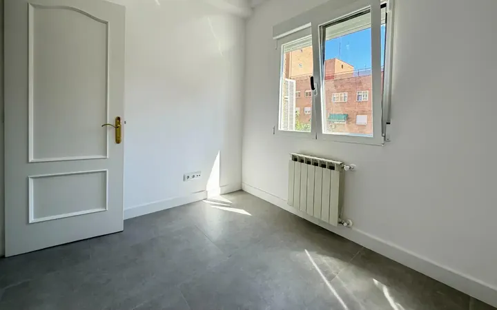 Piso en  Calle VALDESANGIL - Foto 10