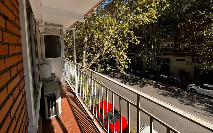 Piso en Calle de Antonio López - Foto 1