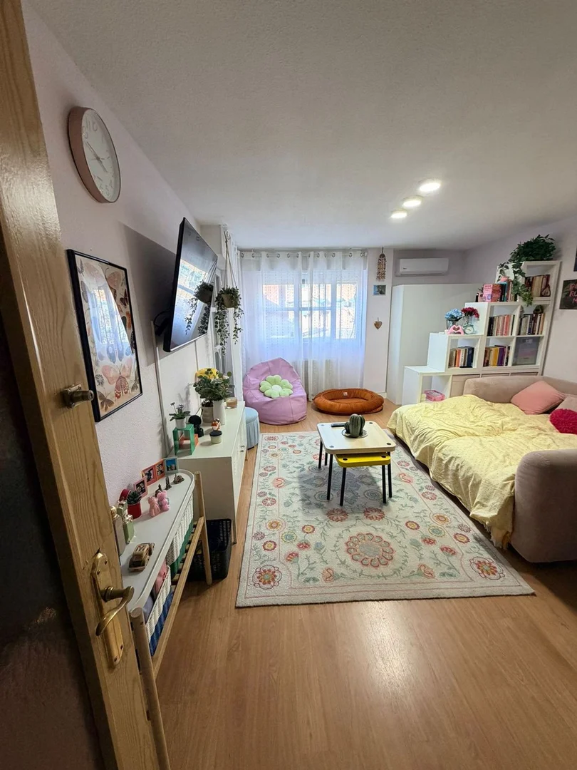 Piso en avenida de Pablo Neruda, 106 - Foto 2