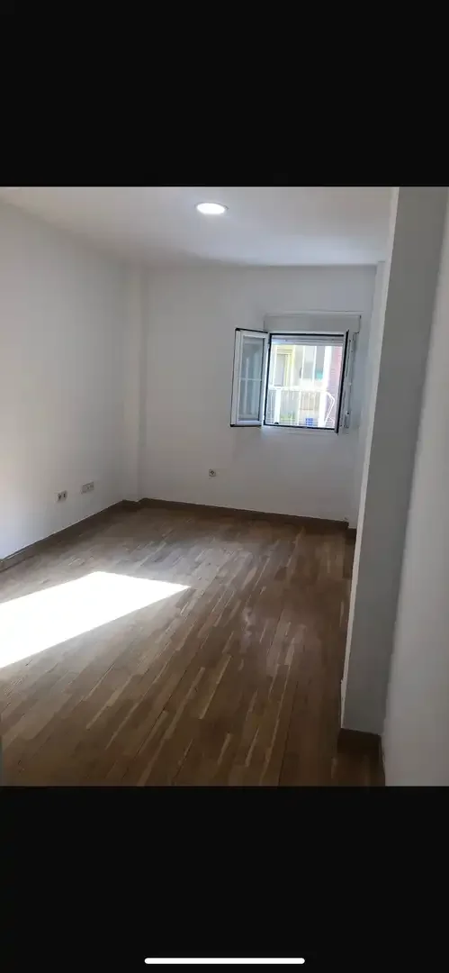 Piso en  Calle de Madridejos 8 - Foto 4