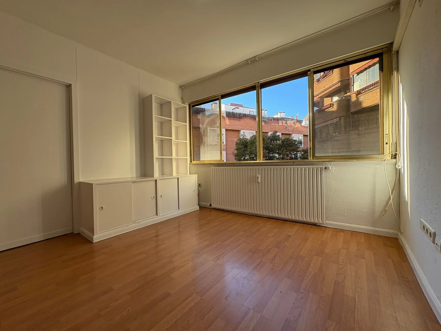 Piso en calle de la Infanta Mercedes, 105