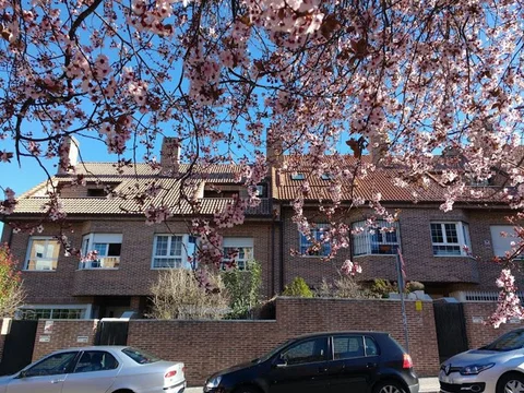 Chalet adosado en Barrio Palomas - Foto 3