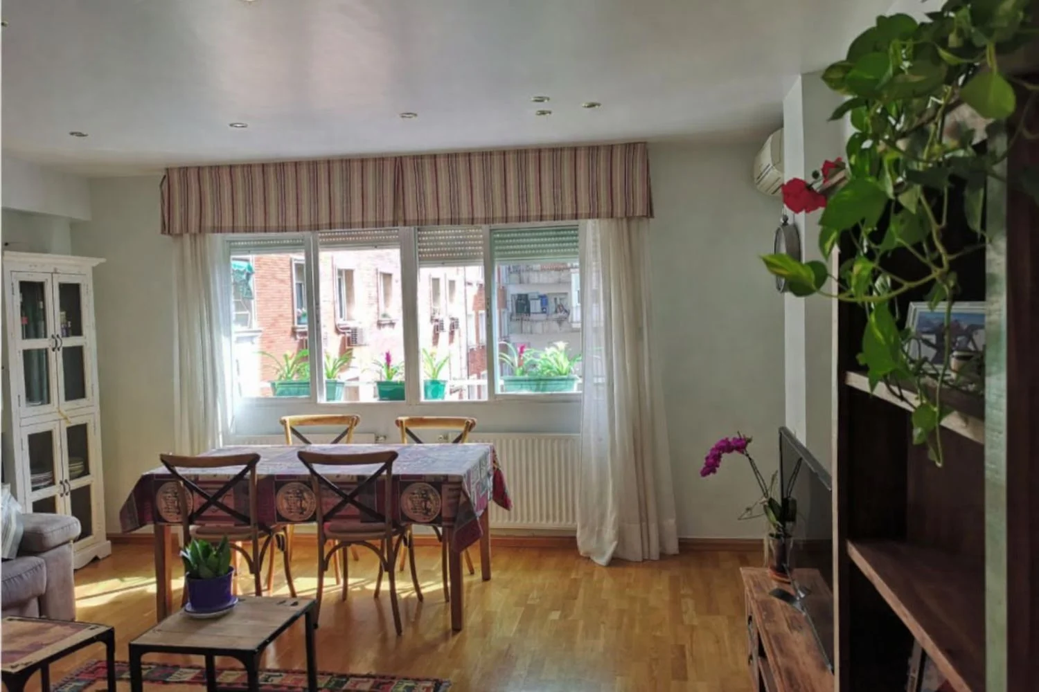 Piso en calle de María de Guzmán, 54 - Foto 1