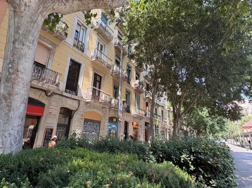 Piso en  Carrer del Comte Borrell 63 - Foto 2