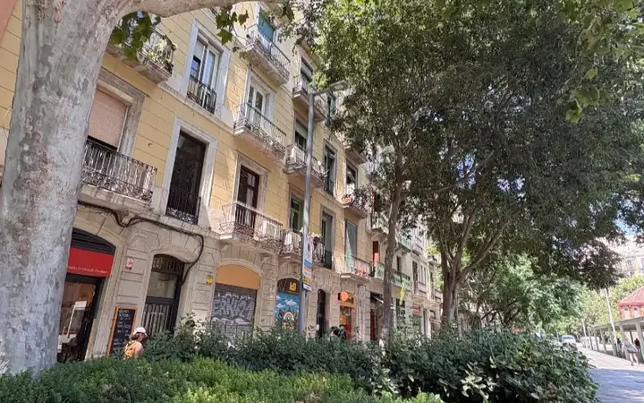 Piso en  Carrer del Comte Borrell 63 - Foto 2