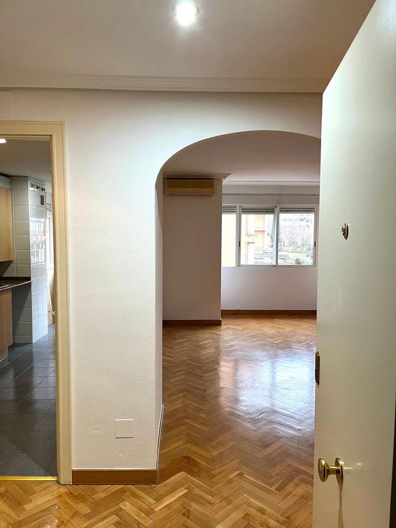 Piso en avenida de los Prunos, 24