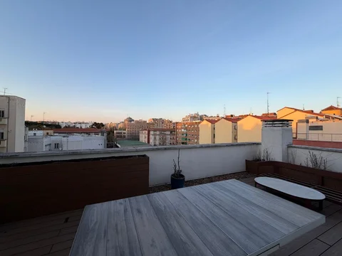 Dúplex en Barrio Trafalgar - Foto 1