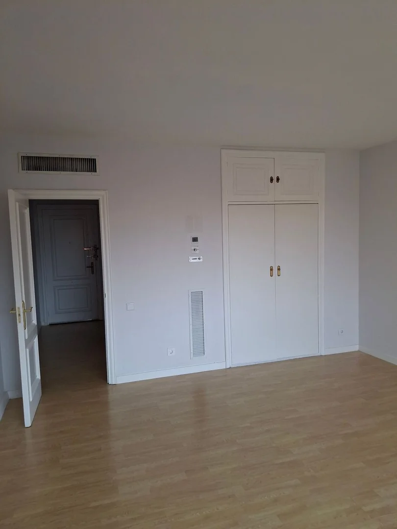 Estudio en calle de la Infanta María Teresa, 7 - Foto 3