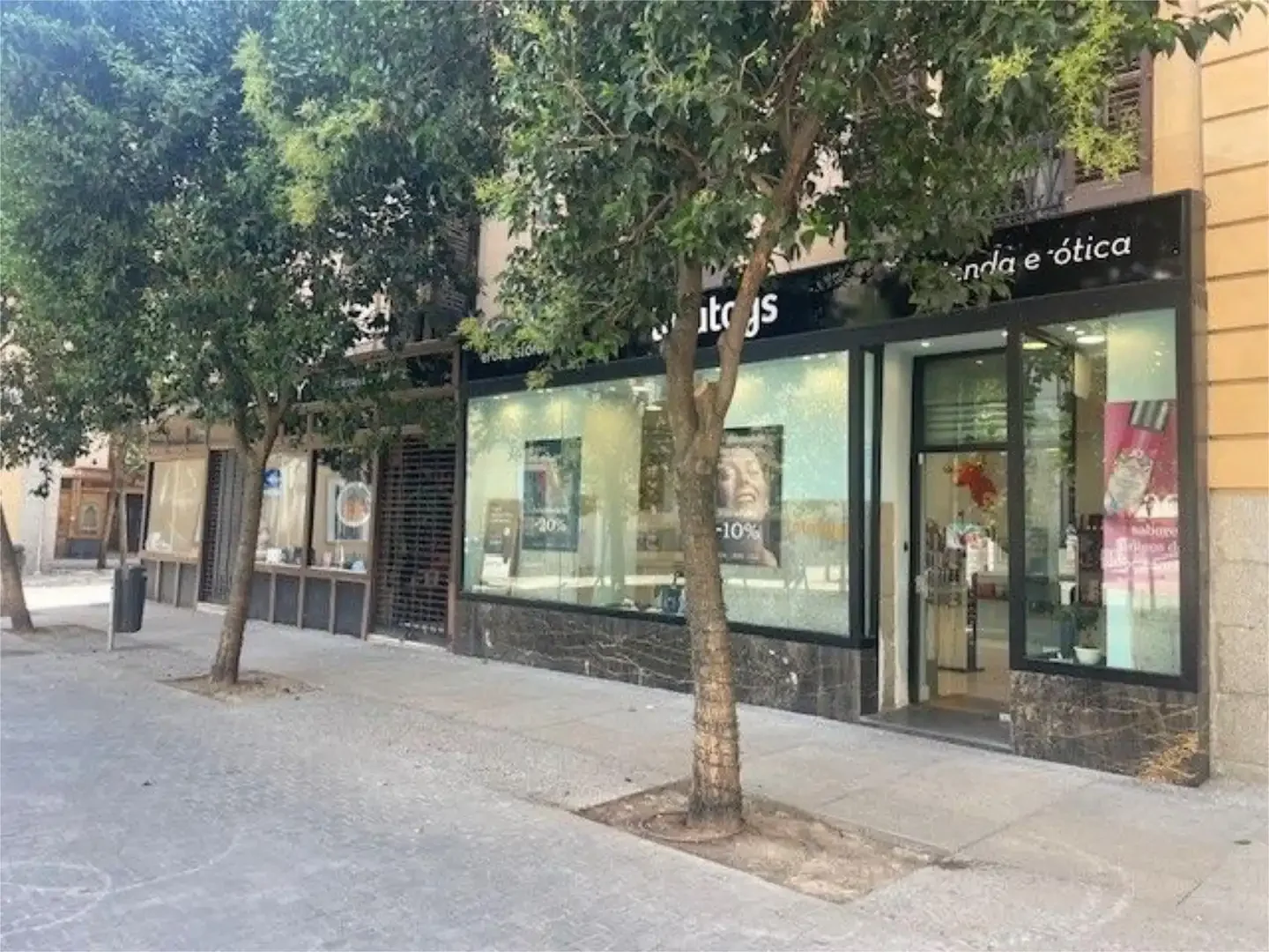Local comercial en  Calle del Marqués Viudo de Pontejos 1 - Foto 2