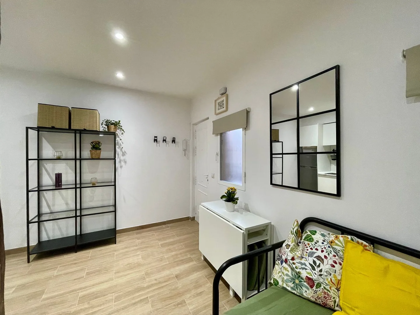Alquiler de estudio en Calle de Velarde, 7 - Foto 1