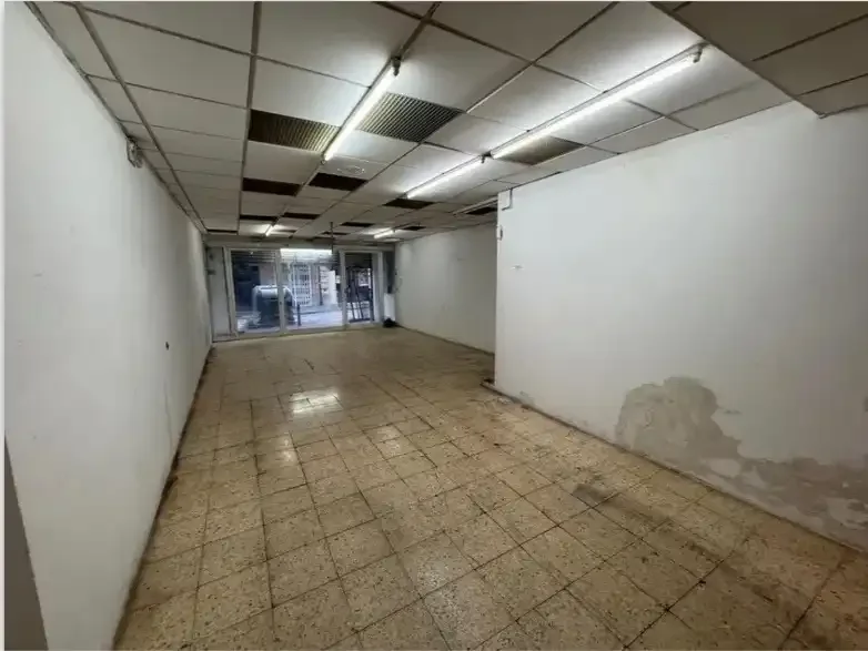 Local comercial en  Carrer de Sugranyes 1 - Foto 3