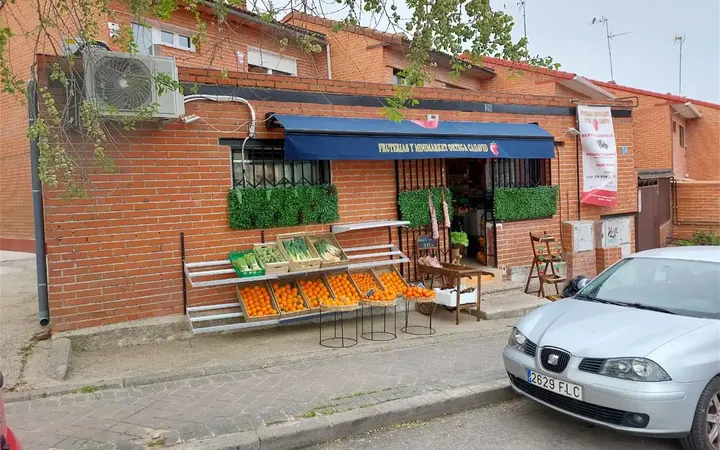Local comercial en  Calle de Alfonso Rodríguez Castelao 26 - Foto 2