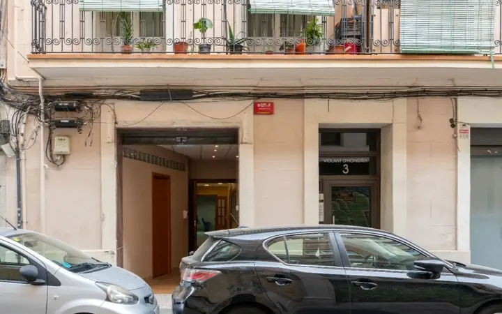 Local comercial en  Carrer de Violant d'Hongria Reina d'Aragó 3 - Foto 1