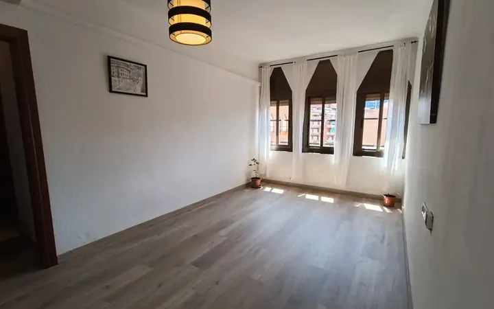 Piso en  Carrer de la Mare de Déu de Port 61 - Foto 5