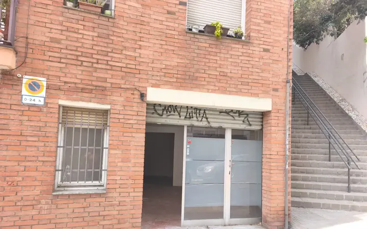 Local comercial en  Avinguda del Coll del Portell 41 - Foto 3