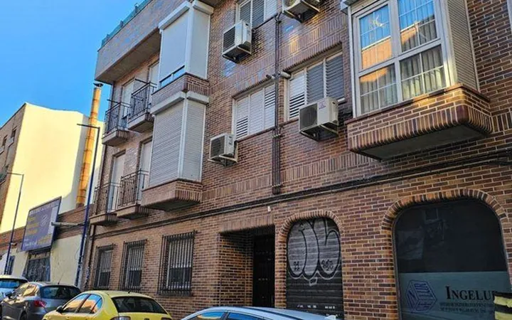 Edificio de uso mixto en Pradolongo - Foto 1