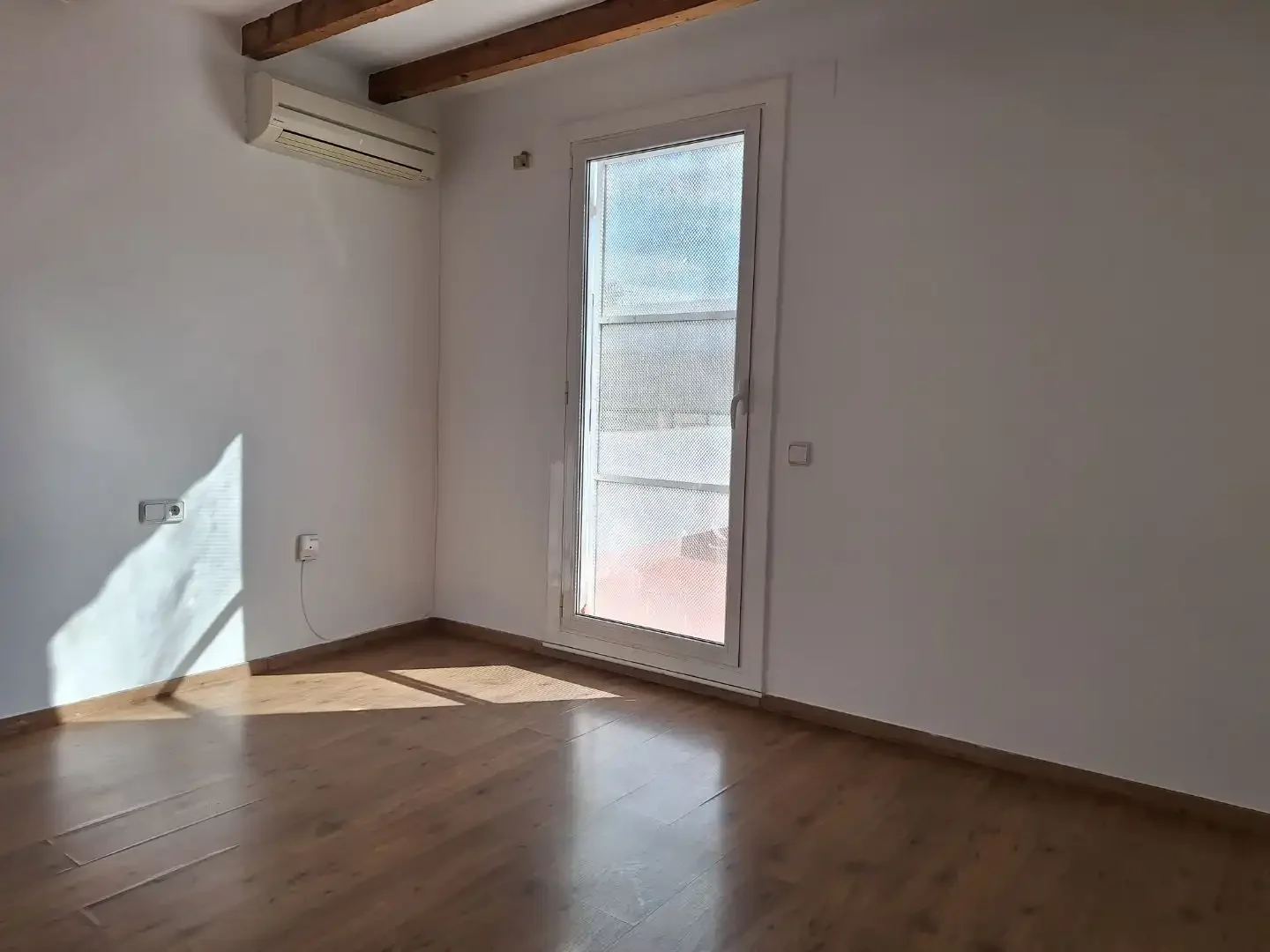 Piso en  Carrer d'Àvila 34 - Foto 3