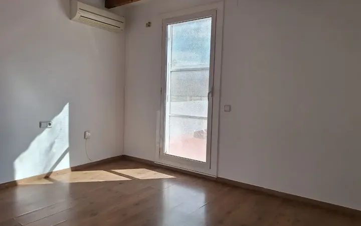 Piso en  Carrer d'Àvila 34 - Foto 3