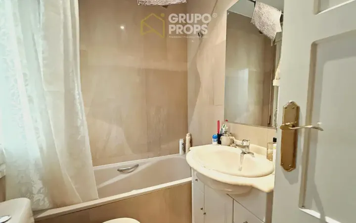 Piso en  Calle Guzmán el Bueno - Foto 17