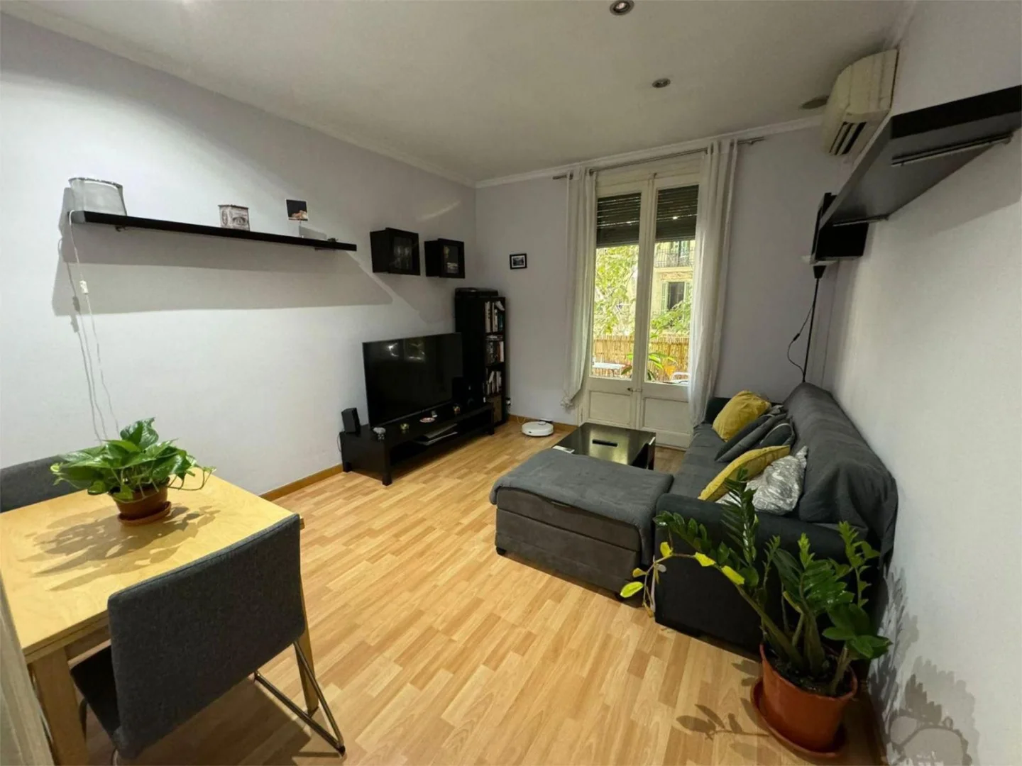 Piso en  Carrer de Calàbria 203 - Foto 2