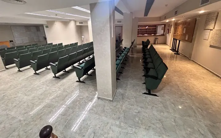 Local comercial en  Carrer de Campreciós 32 - Foto 2