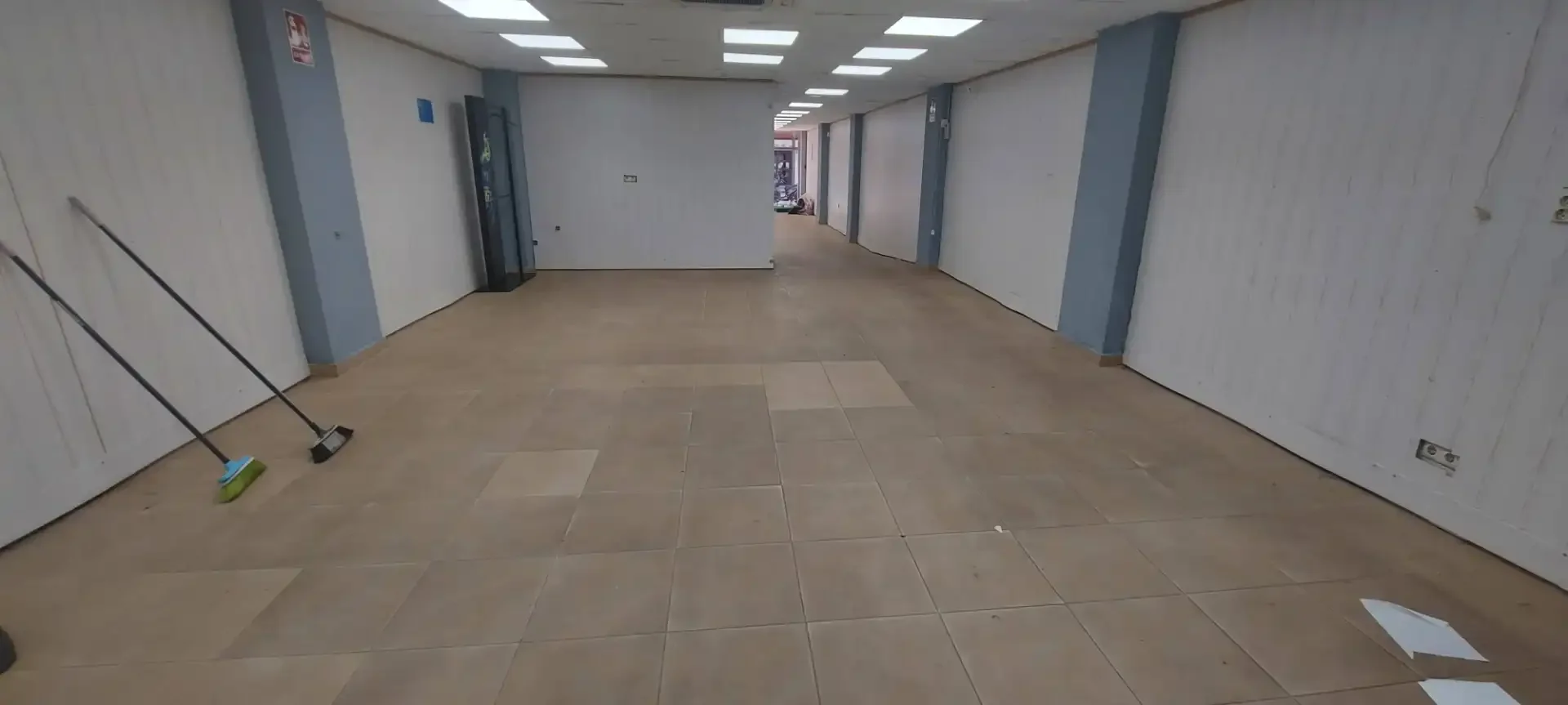 Local comercial en  Carrer de las Navas de Tolosa 303 - Foto 6