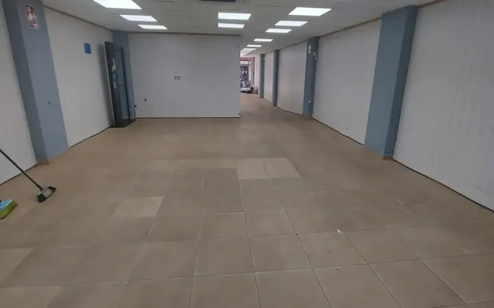 Local comercial en  Carrer de las Navas de Tolosa 303 - Foto 6