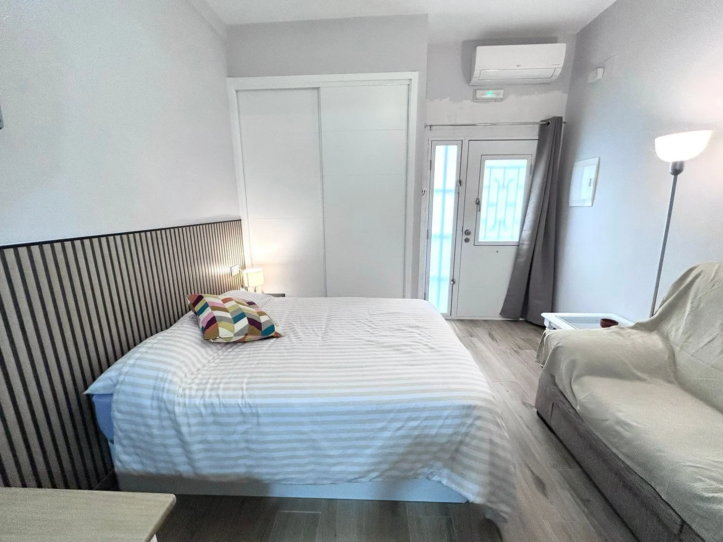 Estudio en Barrio Ramón de Carranza - Madre Rafols - Foto 1