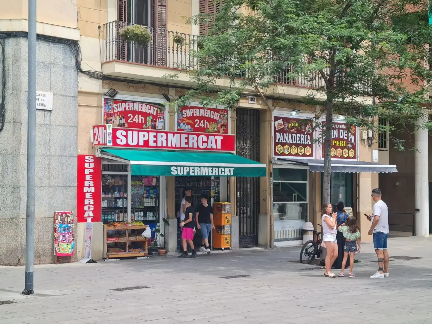 Local comercial en  Carrer de la Marina 138 - Foto 2