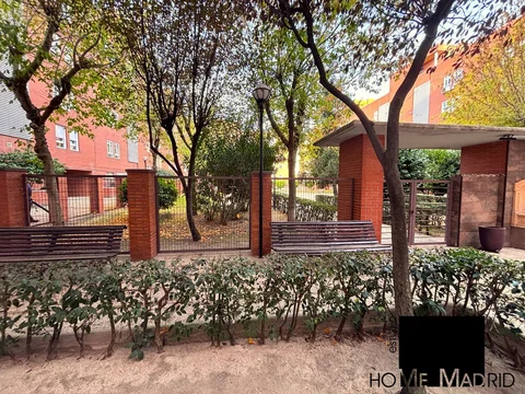 Piso en Bulevar de Indalecio Prieto - Foto 1