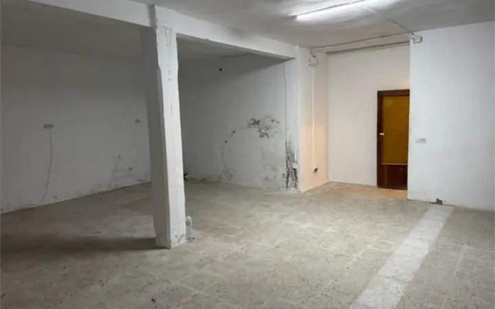 Local comercial en Oporto - Foto 1