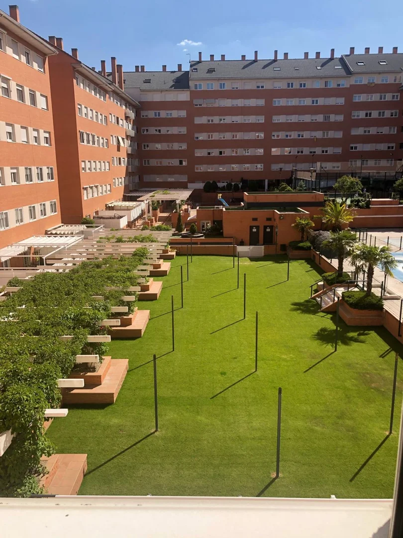 Piso en avenida de Santo Domingo de la Calzada, 17 - Foto 1