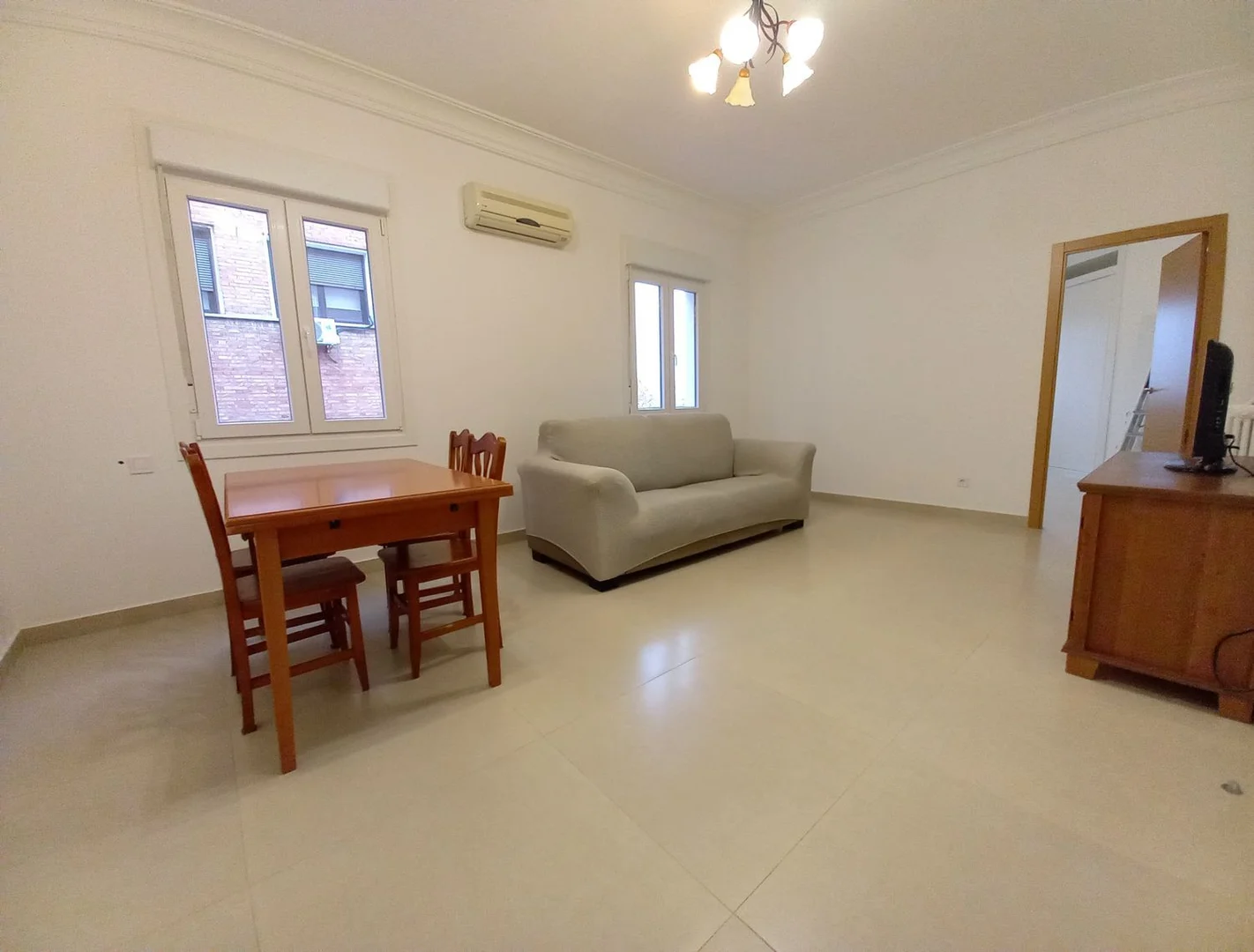 Piso en paseo de la Reina Cristina, 1