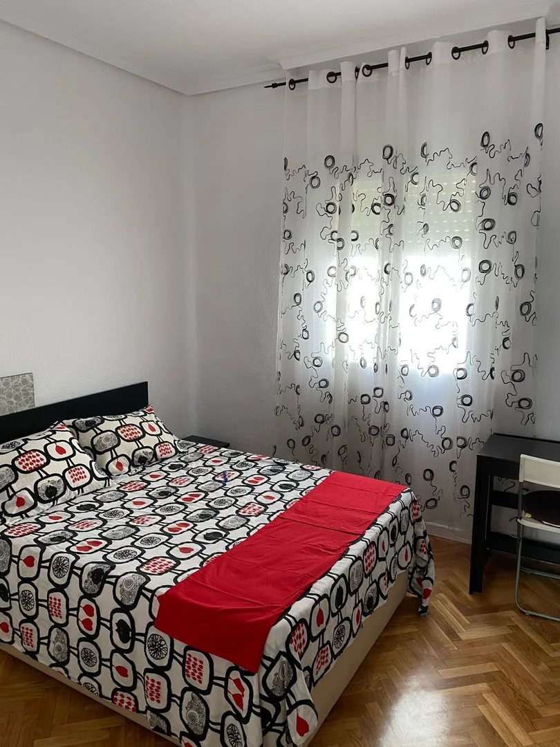 Piso en calle Zabaleta, 23 - Foto 1