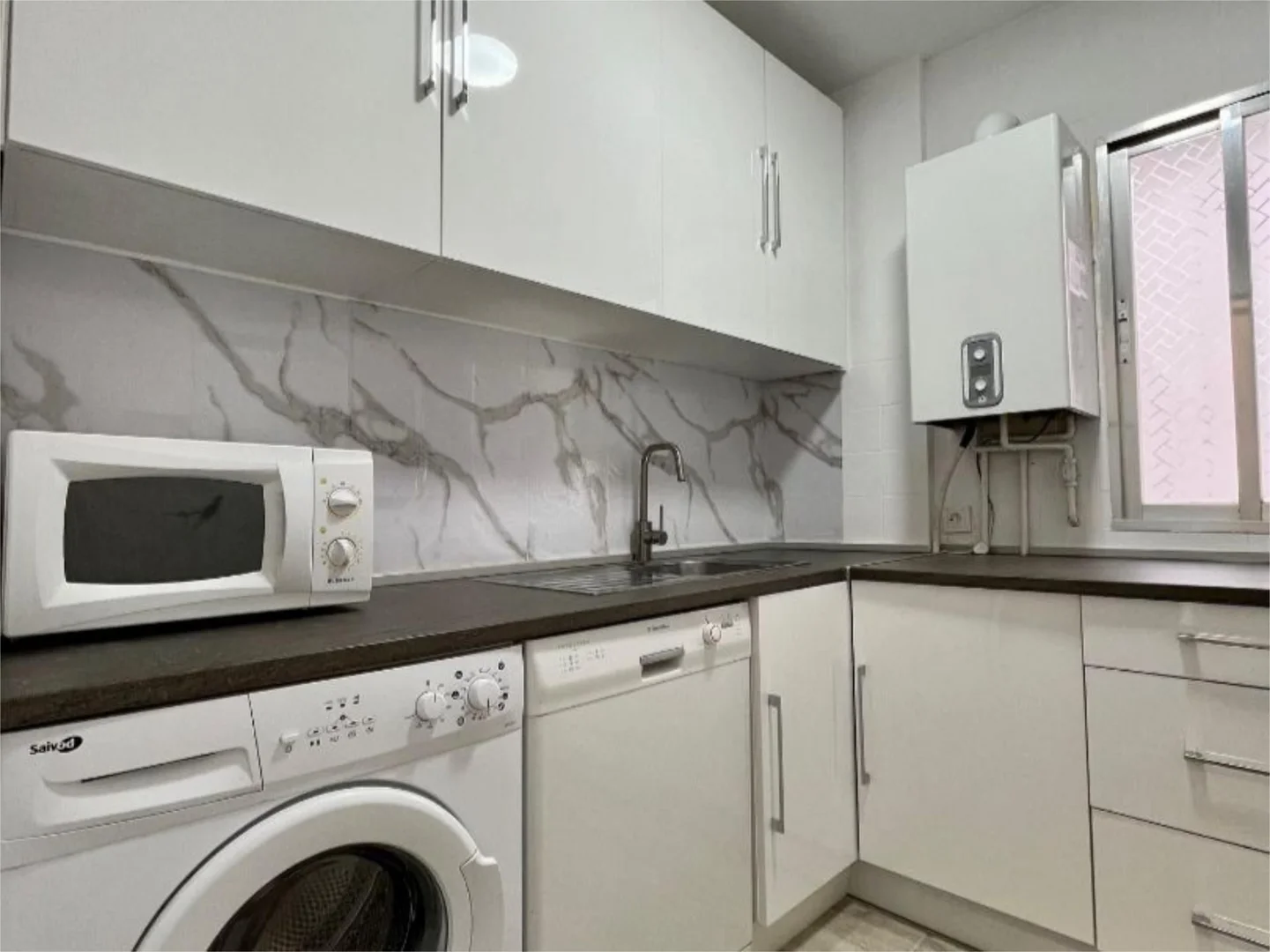 Piso en  Avenida de Monforte de Lemos 151 - Foto 11